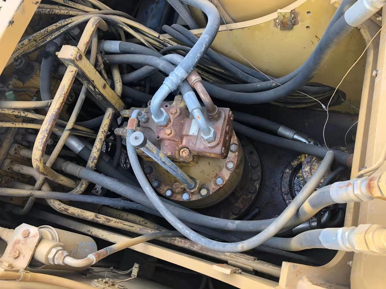 Bager CATERPILLAR 320b: slika 10 Bager CATERPILLAR 320b: slika 10