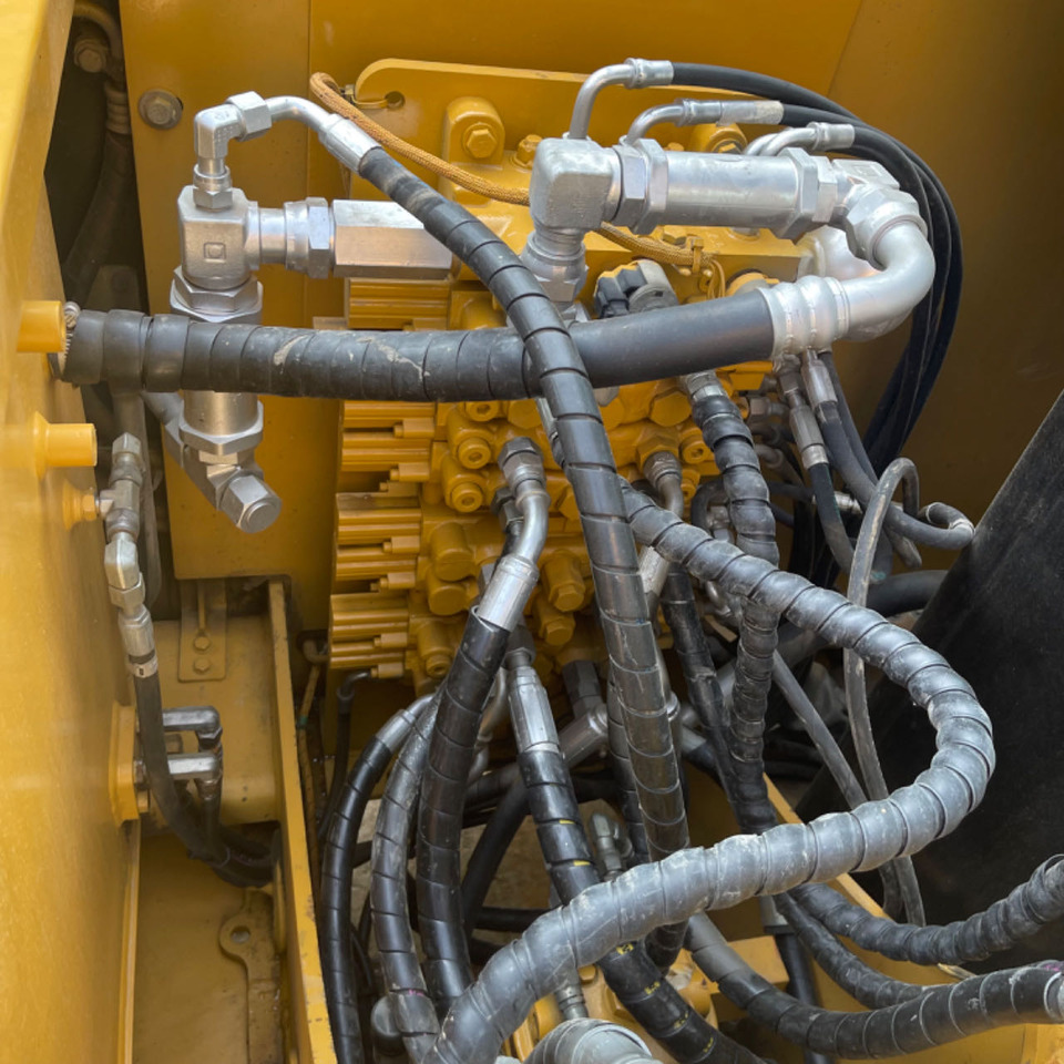 Bager CATERPILLAR: slika 6 Bager CATERPILLAR: slika 6