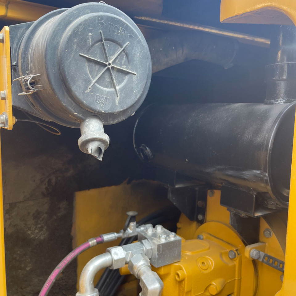 Bager CATERPILLAR: slika 13 Bager CATERPILLAR: slika 13