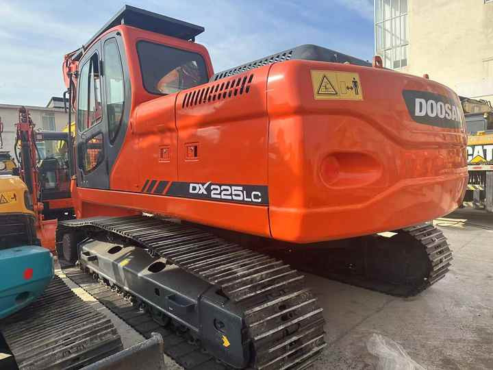 Doosan DX225LC Second-Hand Excavator | Korea Direct Import | 1-Year Warranty & Free Sea Shipping - Bager guseničar: slika 3 Doosan DX225LC Second-Hand Excavator | Korea Direct Import | 1-Year Warranty & Free Sea Shipping - Bager guseničar: slika 3