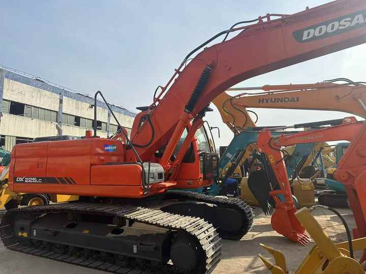 Doosan DX225LC Second-Hand Excavator | Korea Direct Import | 1-Year Warranty & Free Sea Shipping - Bager guseničar: slika 4 Doosan DX225LC Second-Hand Excavator | Korea Direct Import | 1-Year Warranty & Free Sea Shipping - Bager guseničar: slika 4