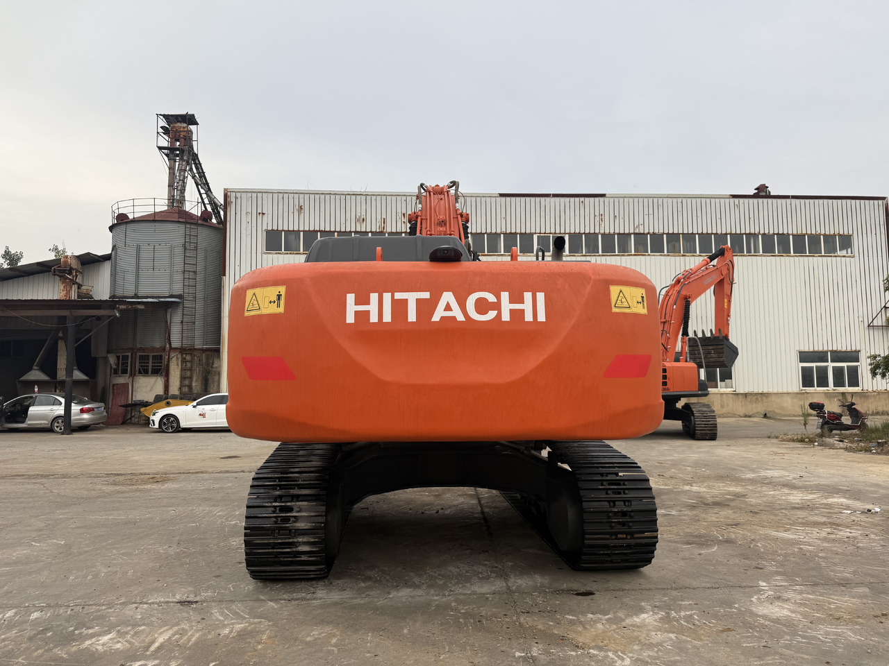 HITACHI used hitachi 350-5g excavator - Bager guseničar: slika 4 HITACHI used hitachi 350-5g excavator - Bager guseničar: slika 4