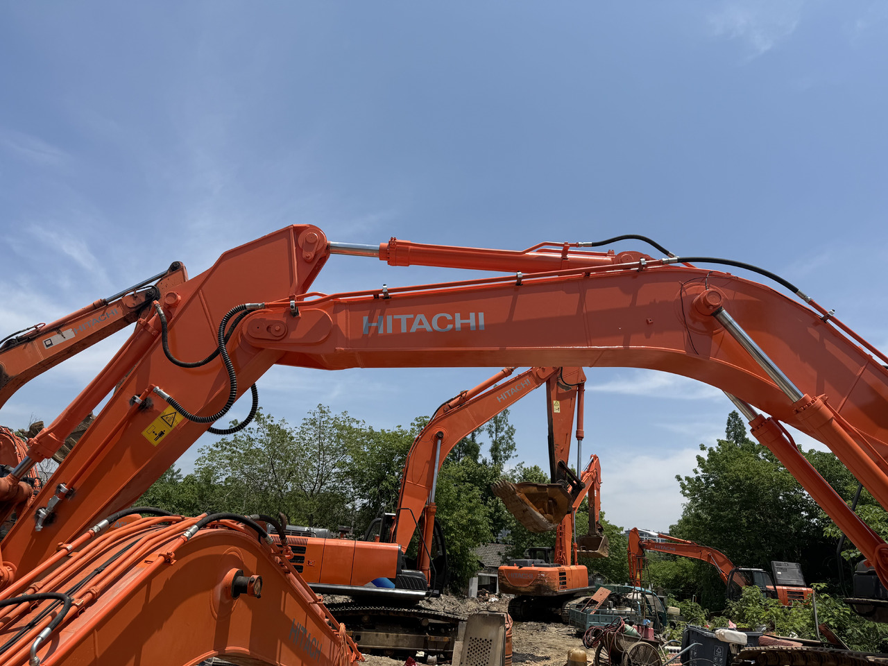 HITACHI used hitachi 350-5g excavator - Bager točkaš: slika 1 HITACHI used hitachi 350-5g excavator - Bager točkaš: slika 1
