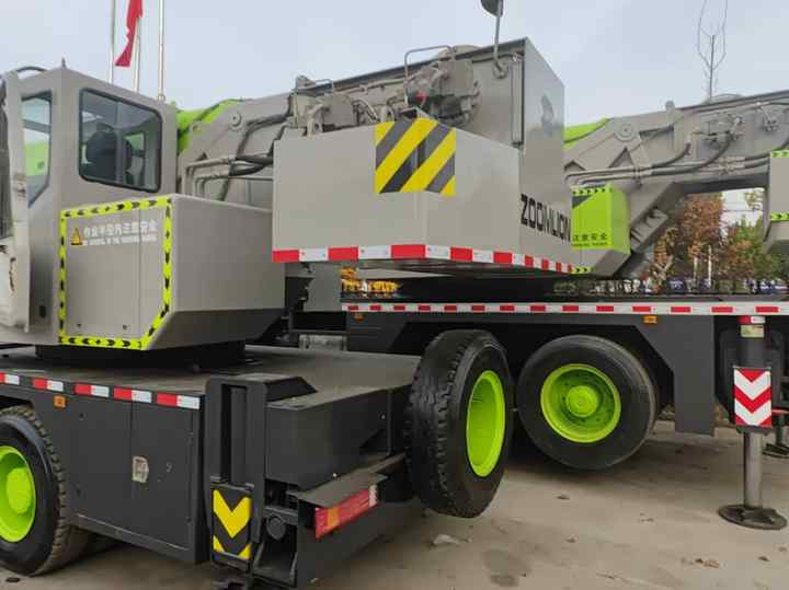 Second Hand ZOOMLION 25 Ton ZTC250V531 30 Ton ZTC300V532 70 Ton ZTC700H6 Hydraulmic Mobile Truck Crane on Sale - Autodizalica: slika 4 Second Hand ZOOMLION 25 Ton ZTC250V531 30 Ton ZTC300V532 70 Ton ZTC700H6 Hydraulmic Mobile Truck Crane on Sale - Autodizalica: slika 4