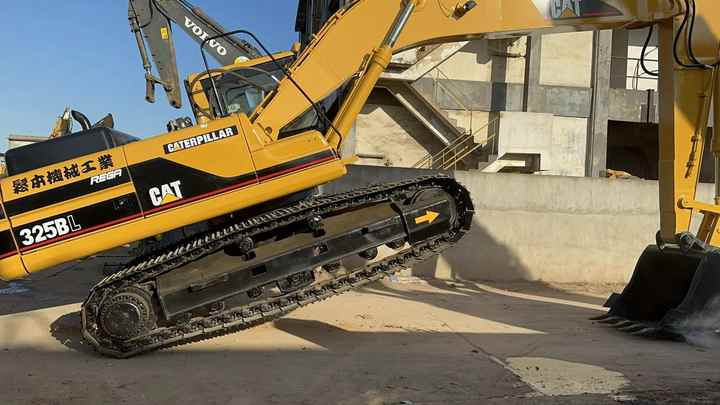 Used CAT 320bl Excavator CAT 320b 320c 320d 320dl Digger Earthmoving Mining Work Heavy Duty Equipment - Bager guseničar: slika 2 Used CAT 320bl Excavator CAT 320b 320c 320d 320dl Digger Earthmoving Mining Work Heavy Duty Equipment - Bager guseničar: slika 2