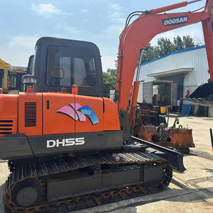 Used Digger Doosan Dh55 Construction Machinery Construction Digger Used Doosan Dh55 Cheap Excavator - Bager guseničar: slika 1 Used Digger Doosan Dh55 Construction Machinery Construction Digger Used Doosan Dh55 Cheap Excavator - Bager guseničar: slika 1