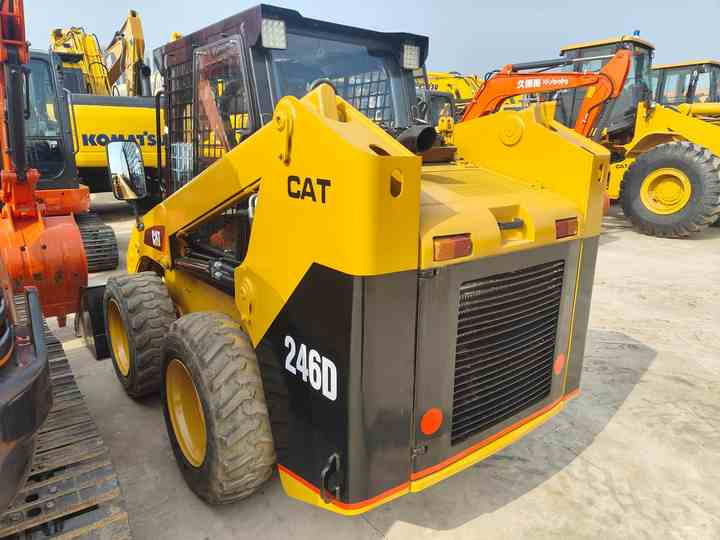 Used Front Loader Tractor CAT 246D Skid Steer Loader / Used Cat 226B 246C 246d Mini Skid Steer Loader in Stock - Mini utovarivač: slika 5 Used Front Loader Tractor CAT 246D Skid Steer Loader / Used Cat 226B 246C 246d Mini Skid Steer Loader in Stock - Mini utovarivač: slika 5
