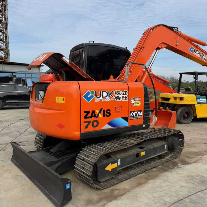 Used Hitachi Earth Moving Machine Zaxis70 Second Hand Small Size Mini Diggers Used Hitachi Mini Excavators Zx55 Zx50 Zx60 Zx70 - Bager: slika 1 Used Hitachi Earth Moving Machine Zaxis70 Second Hand Small Size Mini Diggers Used Hitachi Mini Excavators Zx55 Zx50 Zx60 Zx70 - Bager: slika 1
