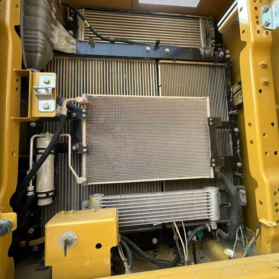 Bager guseničar CATERPILLAR 320GC: slika 10