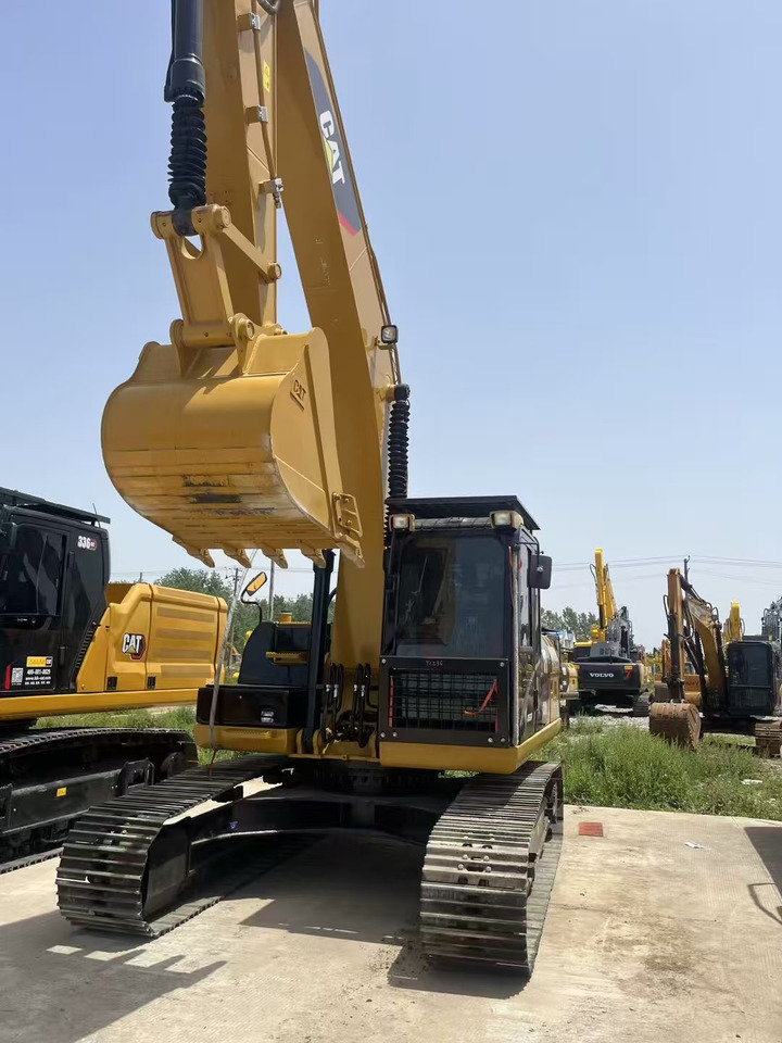 Bager guseničar CATERPILLAR 323D2L: slika 12