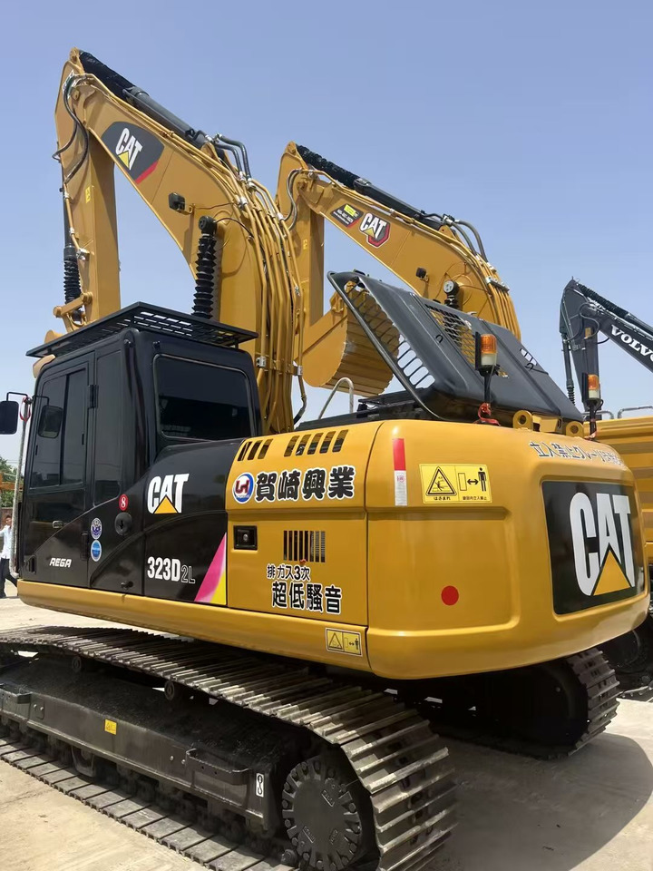 Bager guseničar CATERPILLAR 323D2L: slika 13