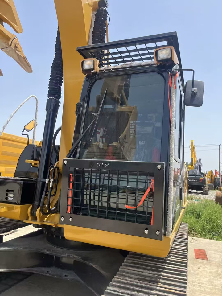 Bager guseničar CATERPILLAR 323D2L: slika 11