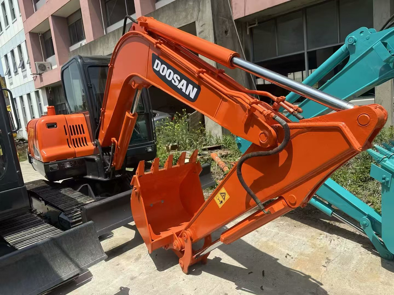 Novu Bager guseničar DOOSAN DX60: slika 15