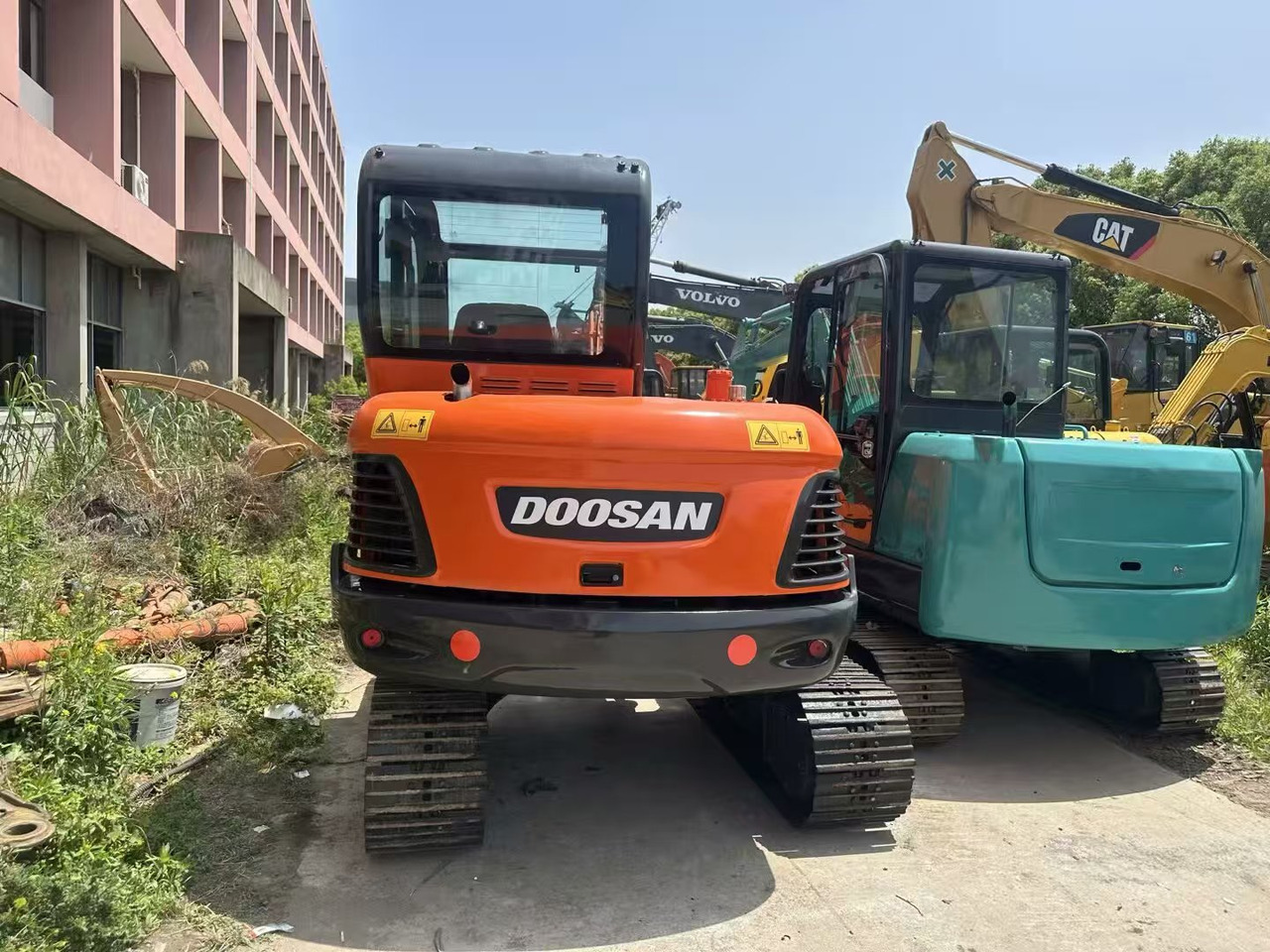 Novu Bager guseničar DOOSAN DX60: slika 13
