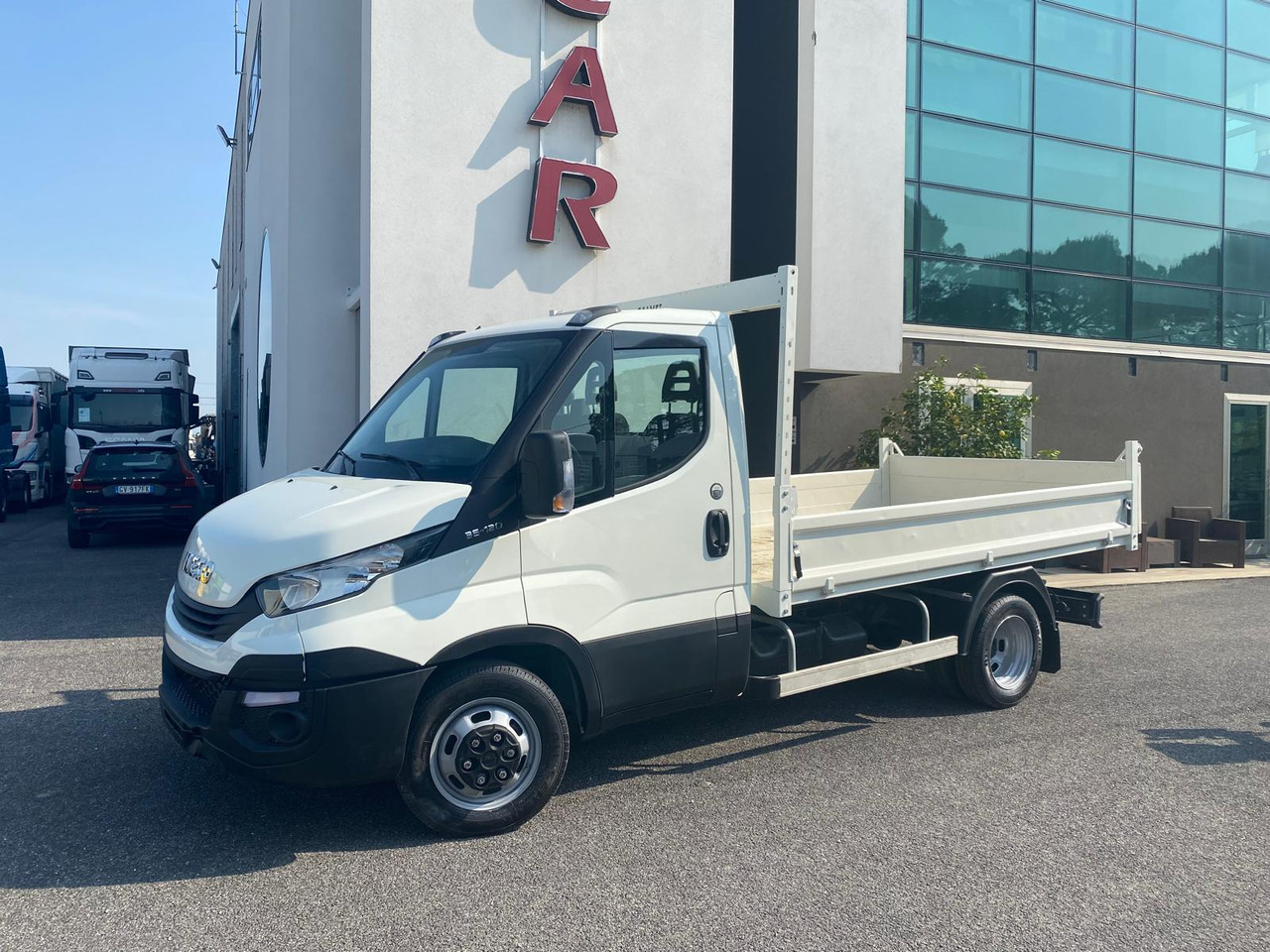 IVECO DAILY 35C12 - Dostavno vozilo kiper: slika 2 IVECO DAILY 35C12 - Dostavno vozilo kiper: slika 2