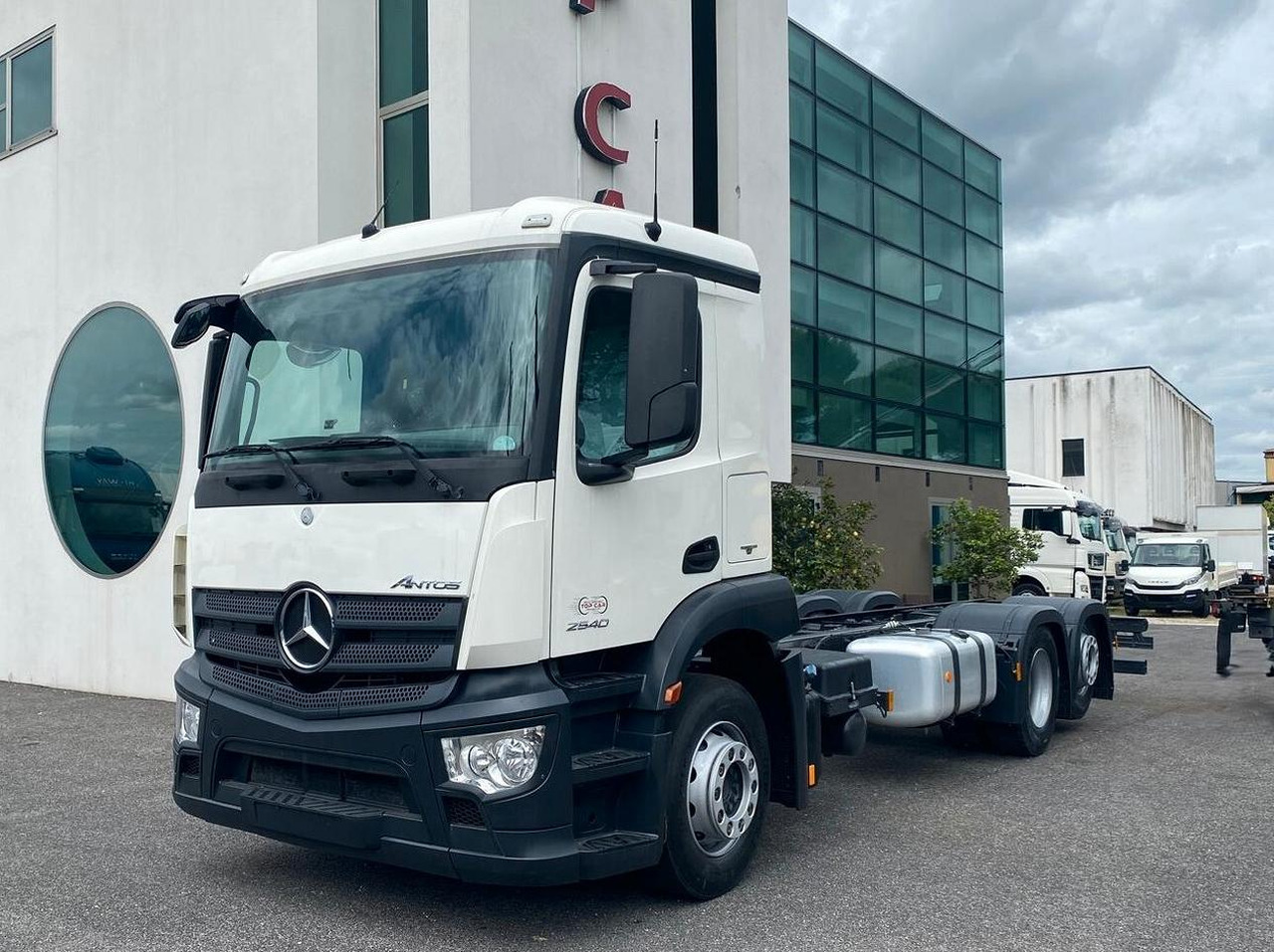 MERCEDES ANTOS 25.40 MOTRICE 3 ASSI TELAIO - Kamion sa golom šasijom i zatvorenom kabinom: slika 2 MERCEDES ANTOS 25.40 MOTRICE 3 ASSI TELAIO - Kamion sa golom šasijom i zatvorenom kabinom: slika 2