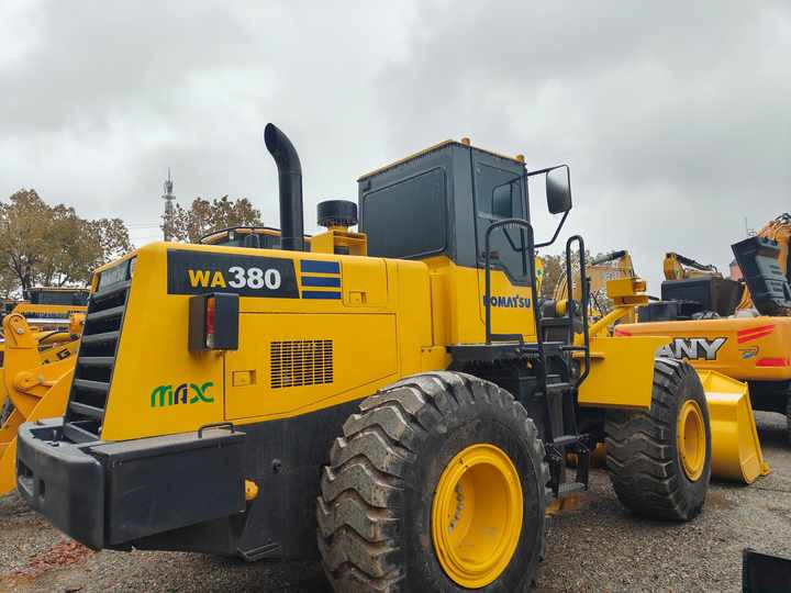 Certified Pre-Owned Komatsu WA380-3 | Heavy-Duty Loader for Mining/ Construction - Price Negotiable! - Utovarivač točkaš: slika 2 Certified Pre-Owned Komatsu WA380-3 | Heavy-Duty Loader for Mining/ Construction - Price Negotiable! - Utovarivač točkaš: slika 2