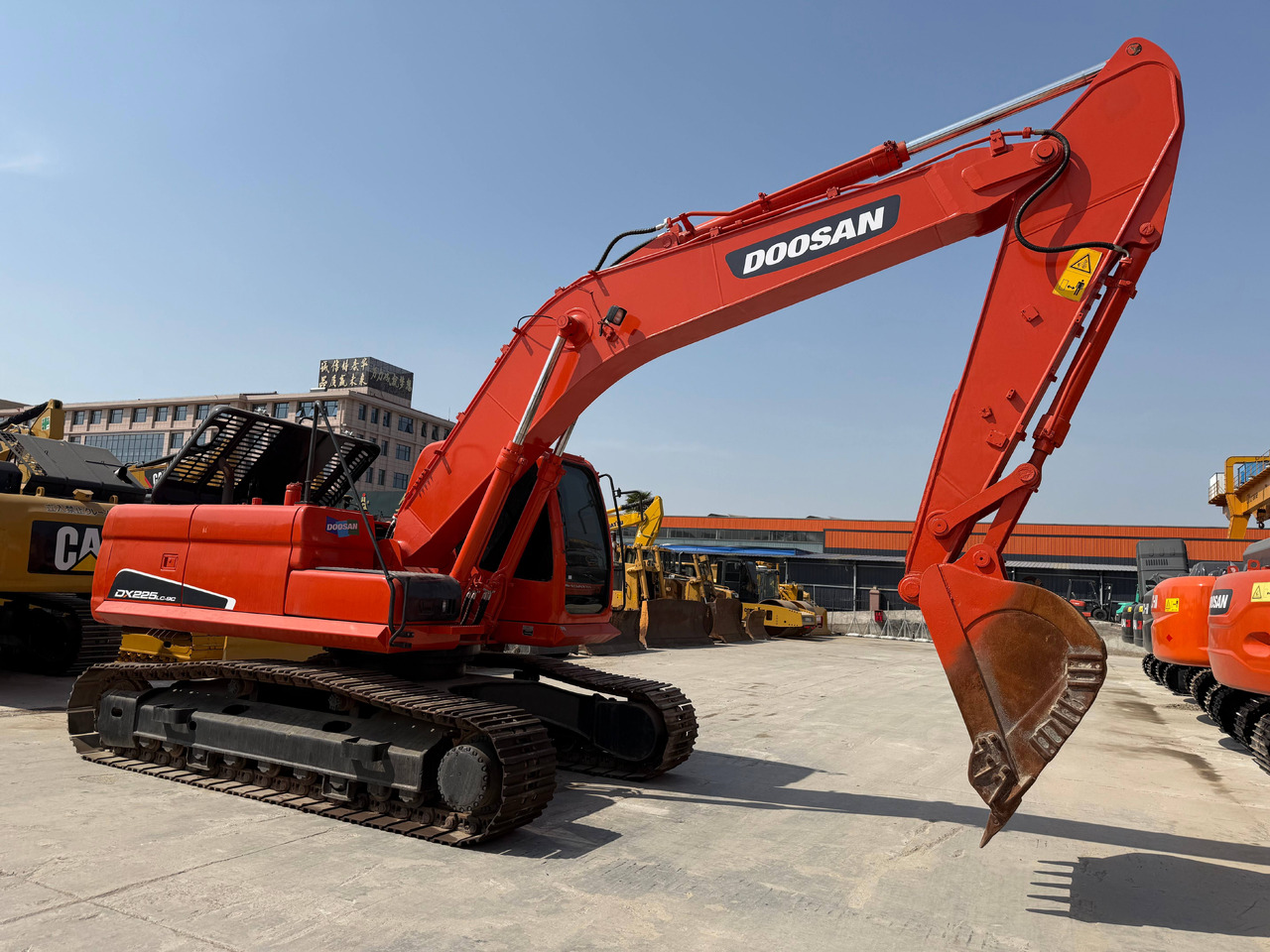 DOOSAN Used Digger Doosan DX225LC-9T Construction Machinery Construction Digger Used Doosan DX225LC-9T Cheap Excavator - Bager guseničar: slika 1 DOOSAN Used Digger Doosan DX225LC-9T Construction Machinery Construction Digger Used Doosan DX225LC-9T Cheap Excavator - Bager guseničar: slika 1