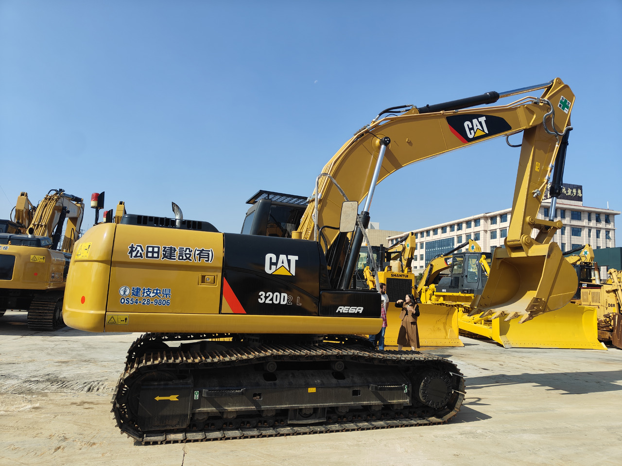 CATERPILLAR Crawler excavator 95% New Well Maintained Low Working Hours Used Excavator CAT320D CAT320d Used Excavator for Sale at the Lowest Price - Građevinska mašina: slika 1 CATERPILLAR Crawler excavator 95% New Well Maintained Low Working Hours Used Excavator CAT320D CAT320d Used Excavator for Sale at the Lowest Price - Građevinska mašina: slika 1