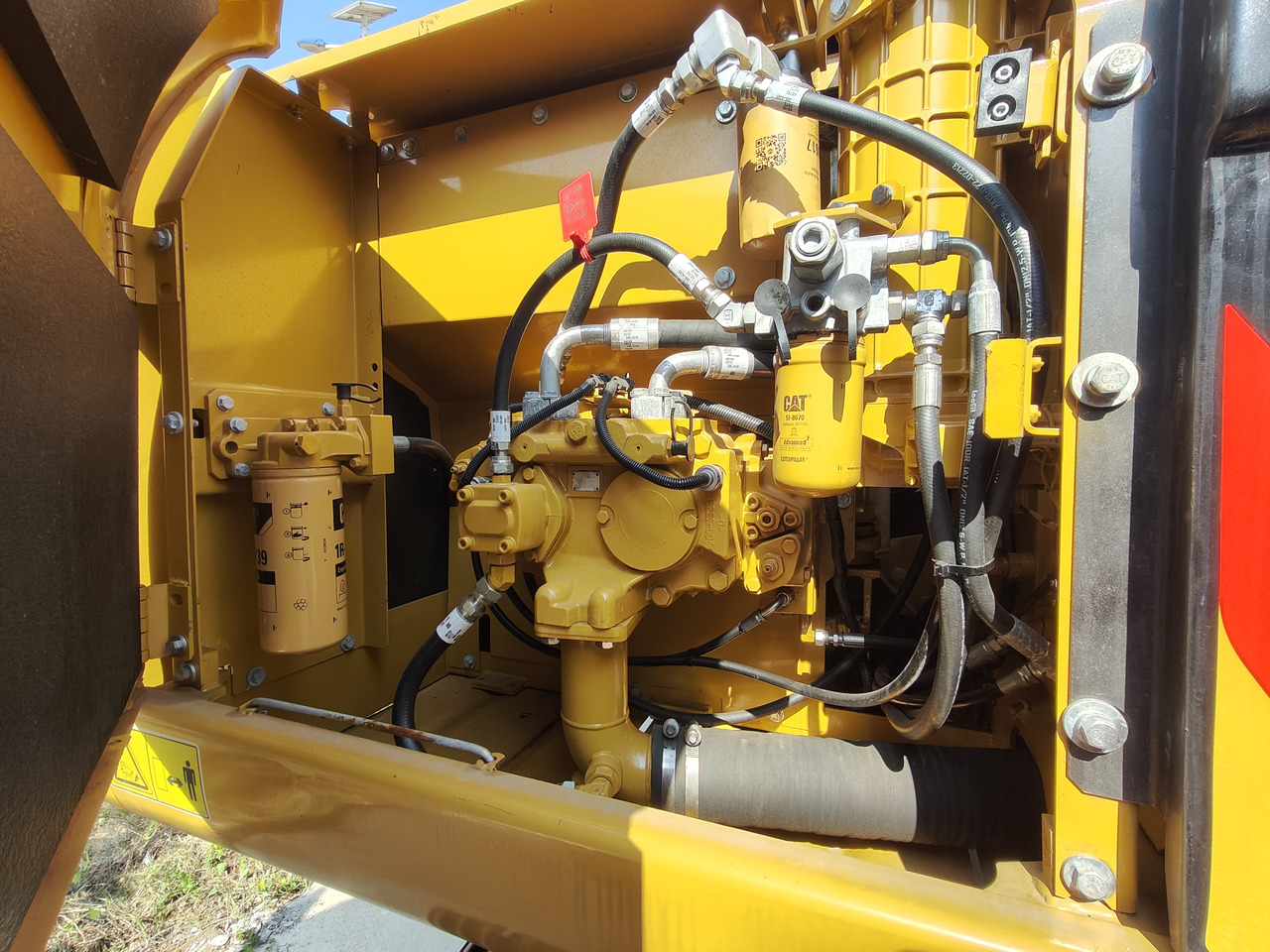 CATERPILLAR Crawler excavator 95% New Well Maintained Low Working Hours Used Excavator CAT320D CAT320d Used Excavator for Sale at the Lowest Price - Građevinska mašina: slika 4 CATERPILLAR Crawler excavator 95% New Well Maintained Low Working Hours Used Excavator CAT320D CAT320d Used Excavator for Sale at the Lowest Price - Građevinska mašina: slika 4