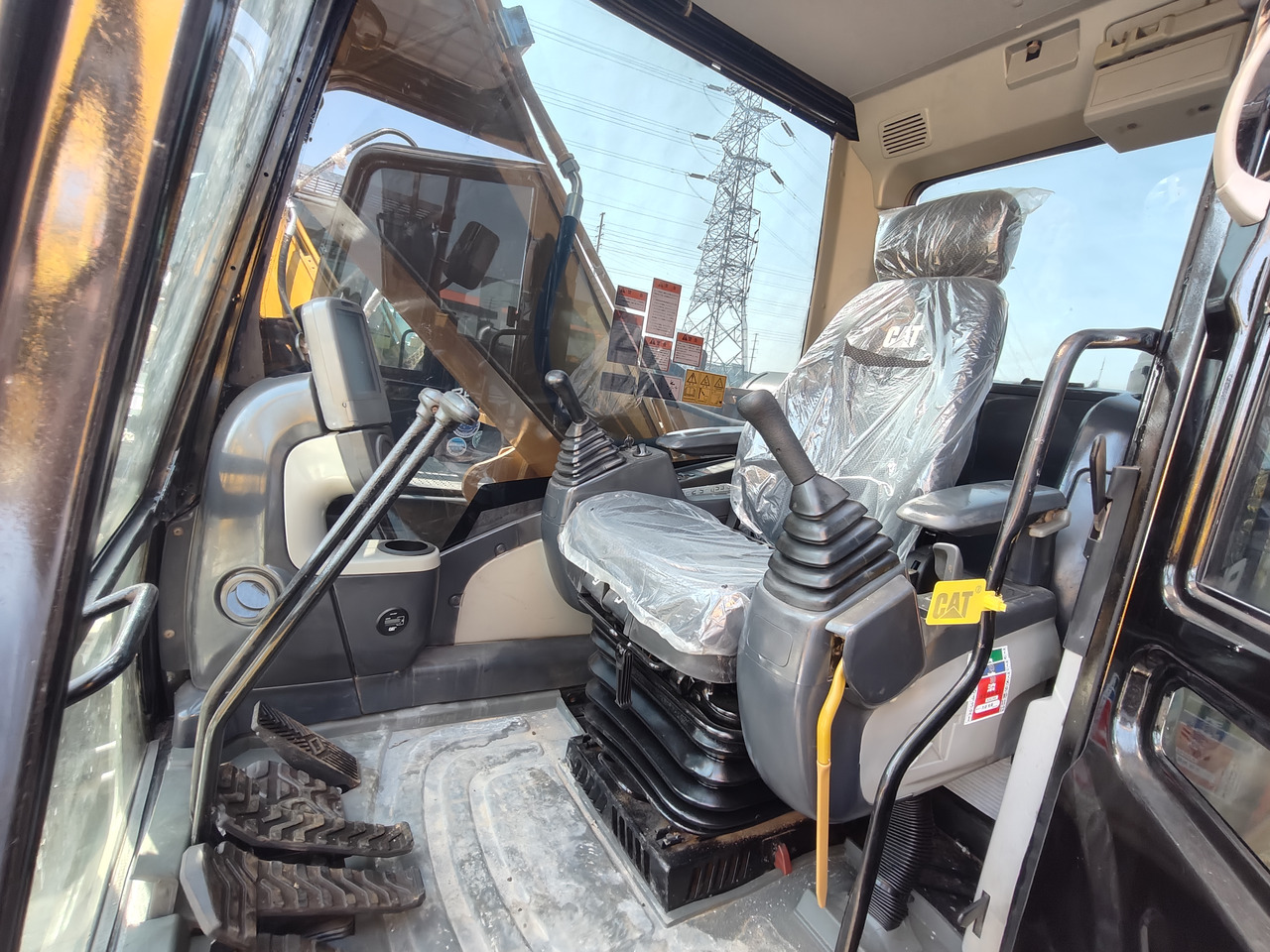 CATERPILLAR Crawler excavator 95% New Well Maintained Low Working Hours Used Excavator CAT320D CAT320d Used Excavator for Sale at the Lowest Price - Građevinska mašina: slika 2 CATERPILLAR Crawler excavator 95% New Well Maintained Low Working Hours Used Excavator CAT320D CAT320d Used Excavator for Sale at the Lowest Price - Građevinska mašina: slika 2