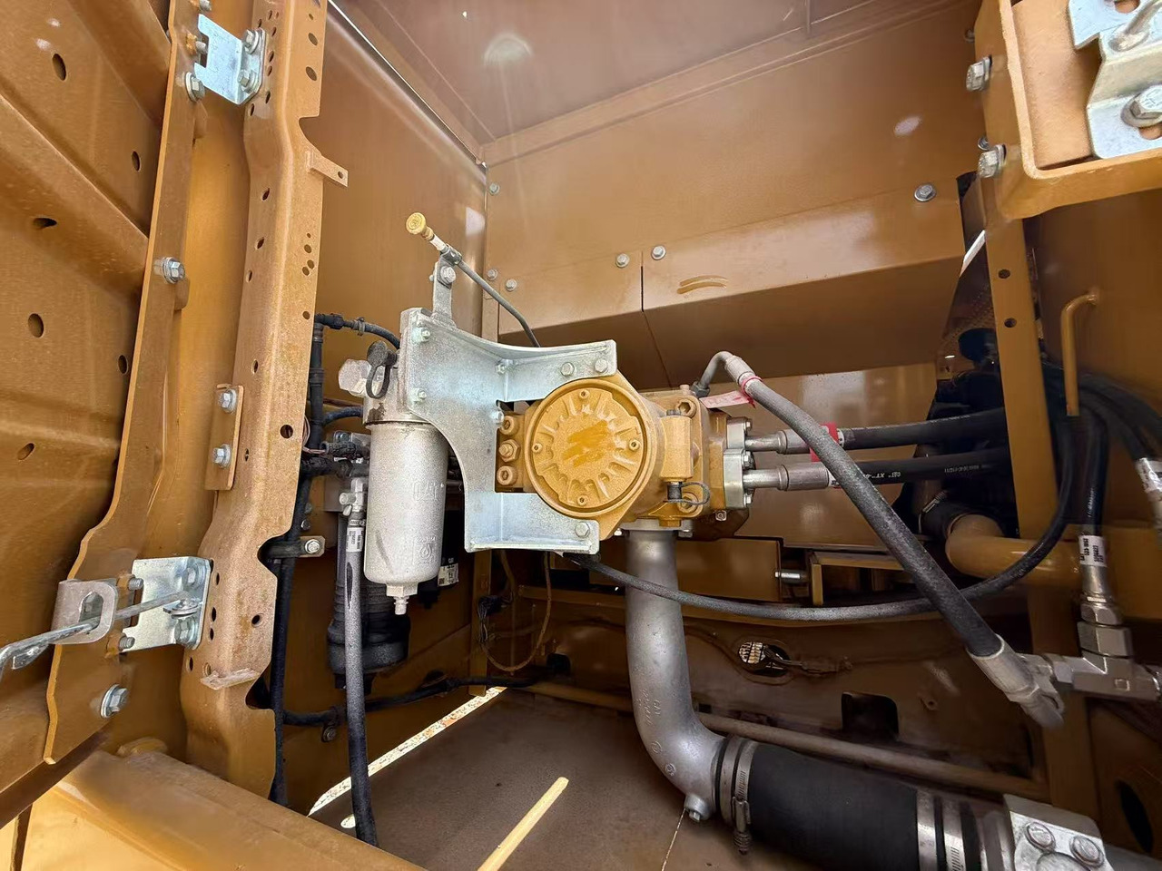 CATERPILLAR Used caterpillar brand 336d excavator on sale excellent condition high quality cat320 .330 336 excavator in stoc - Građevinska mašina: slika 2 CATERPILLAR Used caterpillar brand 336d excavator on sale excellent condition high quality cat320 .330 336 excavator in stoc - Građevinska mašina: slika 2