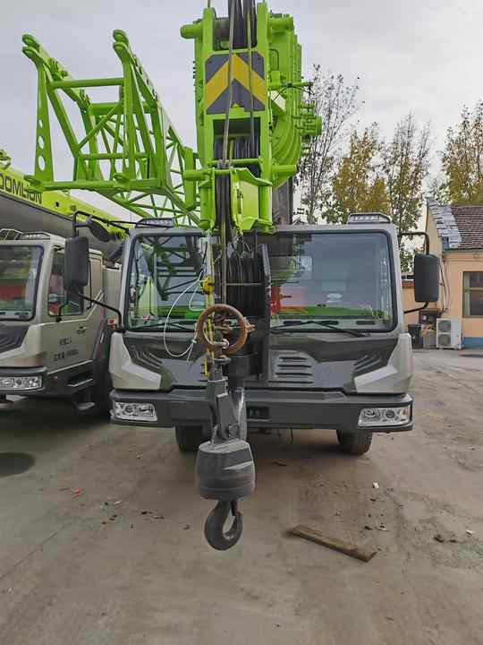 Second Hand ZOOMLION 25 Ton ZTC250V531 30 Ton ZTC300V532 70 Ton ZTC700H6 Hydraulmic Mobile Truck Crane on Sale - Autodizalica: slika 2 Second Hand ZOOMLION 25 Ton ZTC250V531 30 Ton ZTC300V532 70 Ton ZTC700H6 Hydraulmic Mobile Truck Crane on Sale - Autodizalica: slika 2