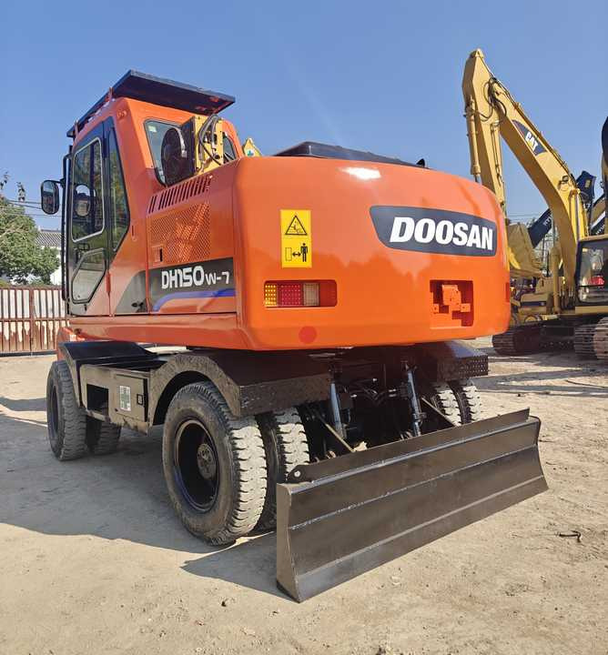 Used Doosan DH150W-7 Model Wheel Excavator Second Hand Machine Popular Brand Korean Doosan Hydraulic Machinery - Bager točkaš: slika 3 Used Doosan DH150W-7 Model Wheel Excavator Second Hand Machine Popular Brand Korean Doosan Hydraulic Machinery - Bager točkaš: slika 3