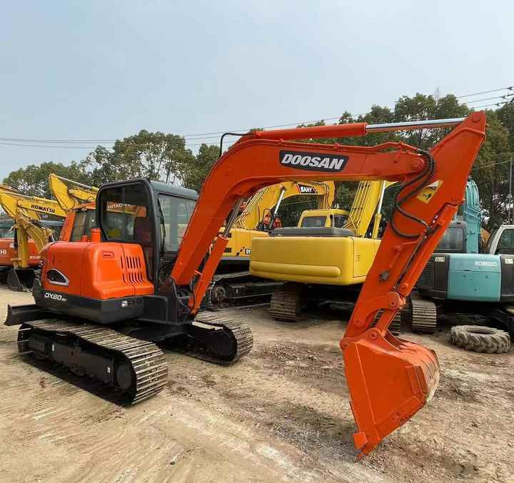Used Doosan DX60-9c Excavator | Low Hours | Robust Undercarriage | Global Shipping | Discounted Price - Mini bager: slika 5 Used Doosan DX60-9c Excavator | Low Hours | Robust Undercarriage | Global Shipping | Discounted Price - Mini bager: slika 5