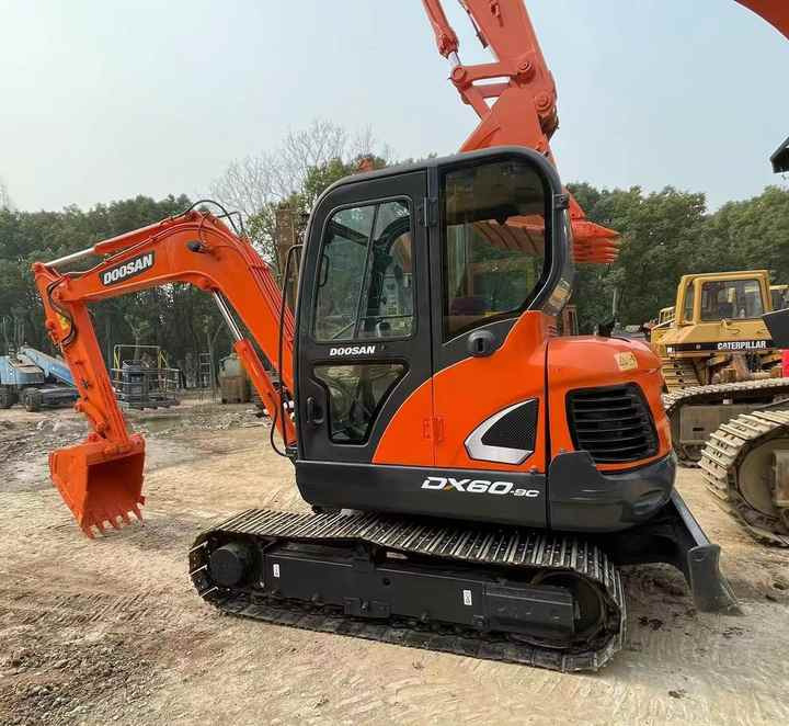Used Doosan DX60-9c Excavator | Low Hours | Robust Undercarriage | Global Shipping | Discounted Price - Mini bager: slika 4 Used Doosan DX60-9c Excavator | Low Hours | Robust Undercarriage | Global Shipping | Discounted Price - Mini bager: slika 4
