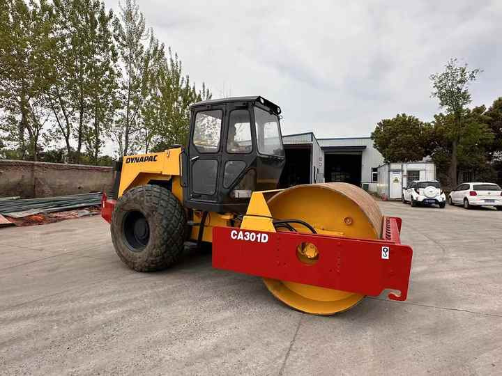 Used Dynapac CA301 Vibratory Roller with Less Working Time and Superior Performance Used Dynapac 251d/301D Roller for Sale - Kompaktor: slika 4 Used Dynapac CA301 Vibratory Roller with Less Working Time and Superior Performance Used Dynapac 251d/301D Roller for Sale - Kompaktor: slika 4