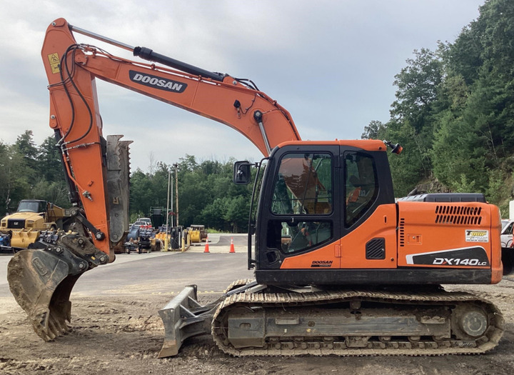 Used Excavator Doosan DX140 Excavators Mini Equipment Earth Moving Machinery Doosan Digger Excavator for Sale - Bager guseničar: slika 3 Used Excavator Doosan DX140 Excavators Mini Equipment Earth Moving Machinery Doosan Digger Excavator for Sale - Bager guseničar: slika 3