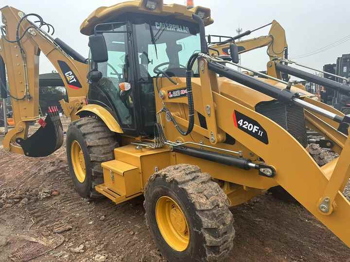 Used Wheel Loader CAT420F Caterpillar 420F Mini Construction Machinery Mini Wheel Skid Steer Loader in Stock - Bager utovarivač: slika 2 Used Wheel Loader CAT420F Caterpillar 420F Mini Construction Machinery Mini Wheel Skid Steer Loader in Stock - Bager utovarivač: slika 2