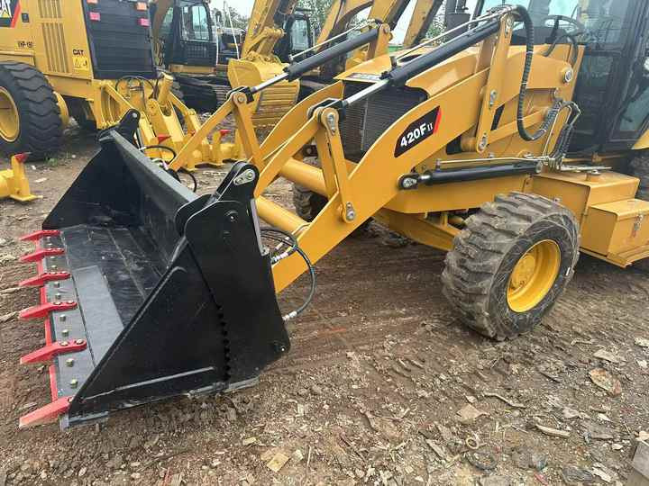 Used Wheel Loader CAT420F Caterpillar 420F Mini Construction Machinery Mini Wheel Skid Steer Loader in Stock - Bager utovarivač: slika 4 Used Wheel Loader CAT420F Caterpillar 420F Mini Construction Machinery Mini Wheel Skid Steer Loader in Stock - Bager utovarivač: slika 4