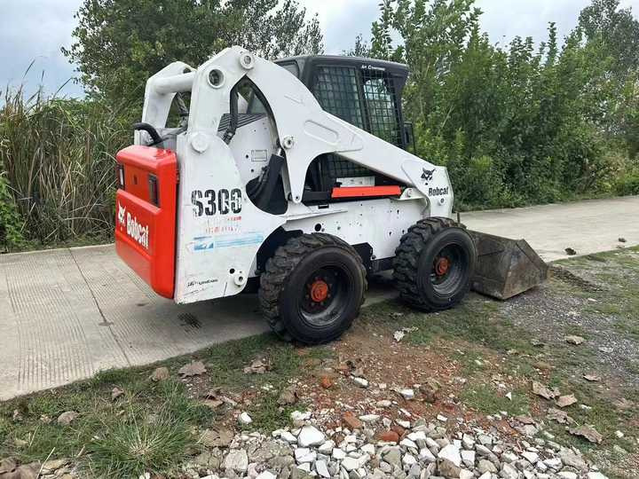 Very Good Machine Used Skid Wheel Loader Bobcat S300 for Sale - Mini utovarivač: slika 2 Very Good Machine Used Skid Wheel Loader Bobcat S300 for Sale - Mini utovarivač: slika 2