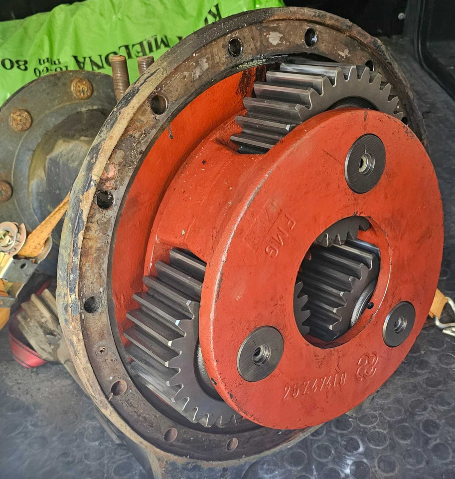 Zwolnica tylna kompletna Deutz Fahr Same Lamborghini - Rezervni deo za Poljoprivredna mašina: slika 1 Zwolnica tylna kompletna Deutz Fahr Same Lamborghini - Rezervni deo za Poljoprivredna mašina: slika 1