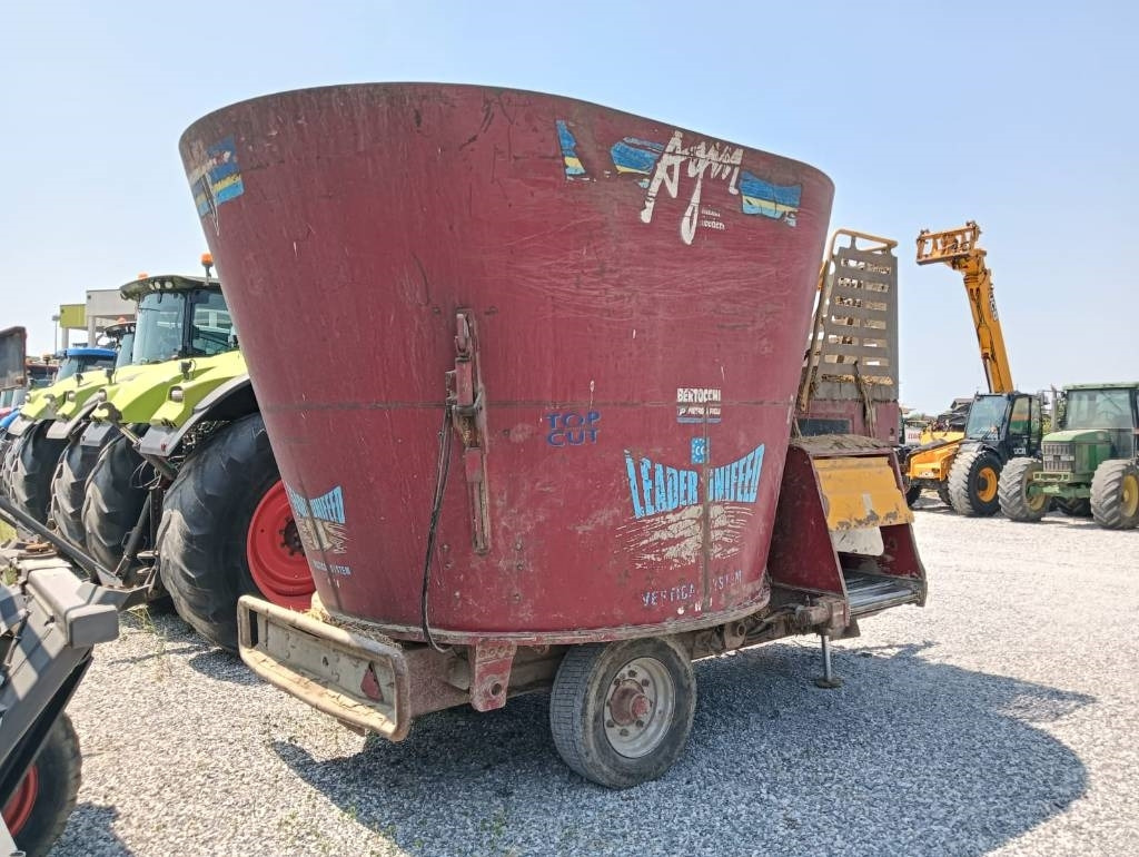 AGM W14 MC - Prikolica za mešanje stočne hrane: slika 2 AGM W14 MC - Prikolica za mešanje stočne hrane: slika 2