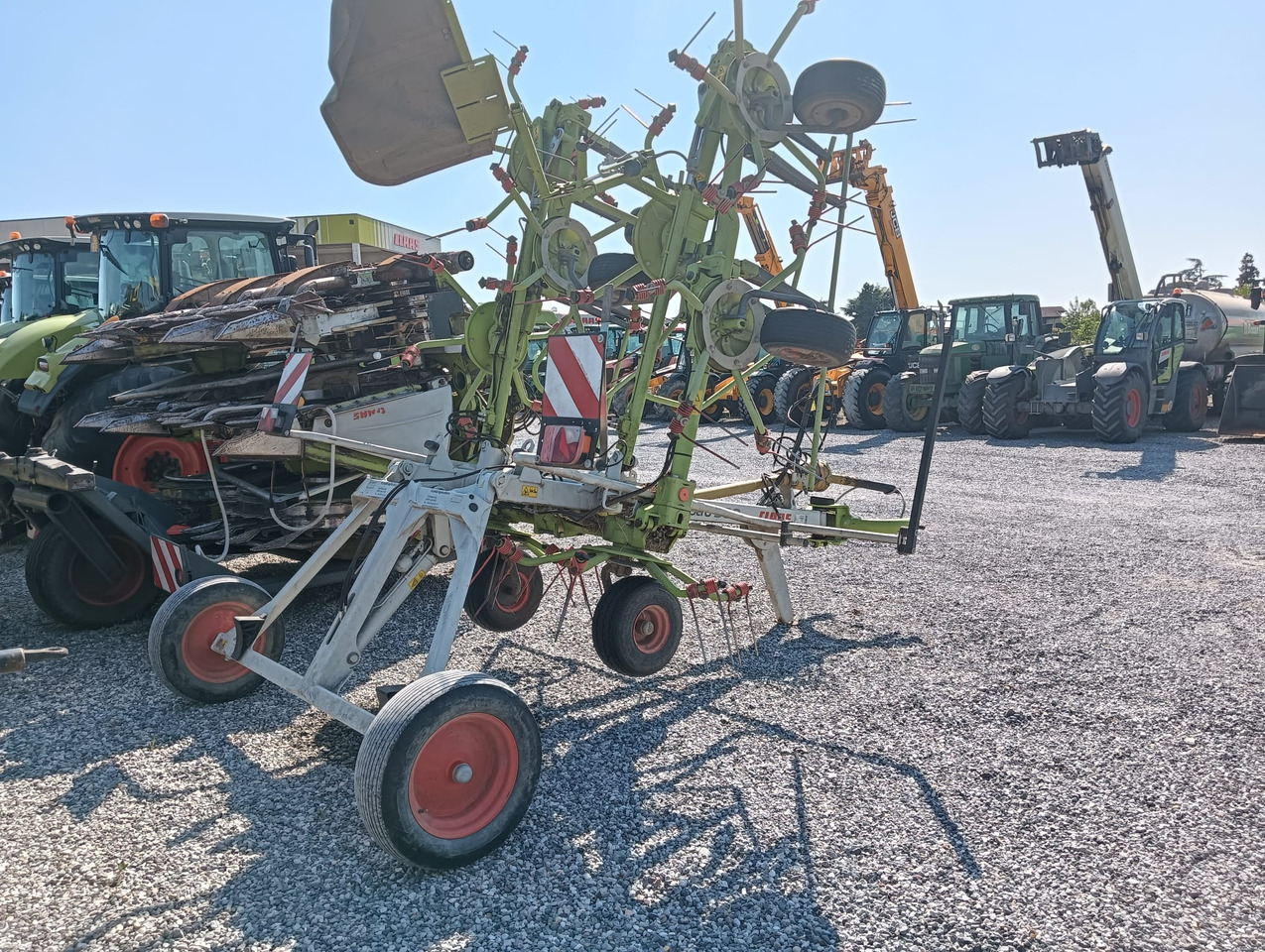 CLAAS VOLTO 900 T - Prevrtač/ Grabuljač: slika 4 CLAAS VOLTO 900 T - Prevrtač/ Grabuljač: slika 4
