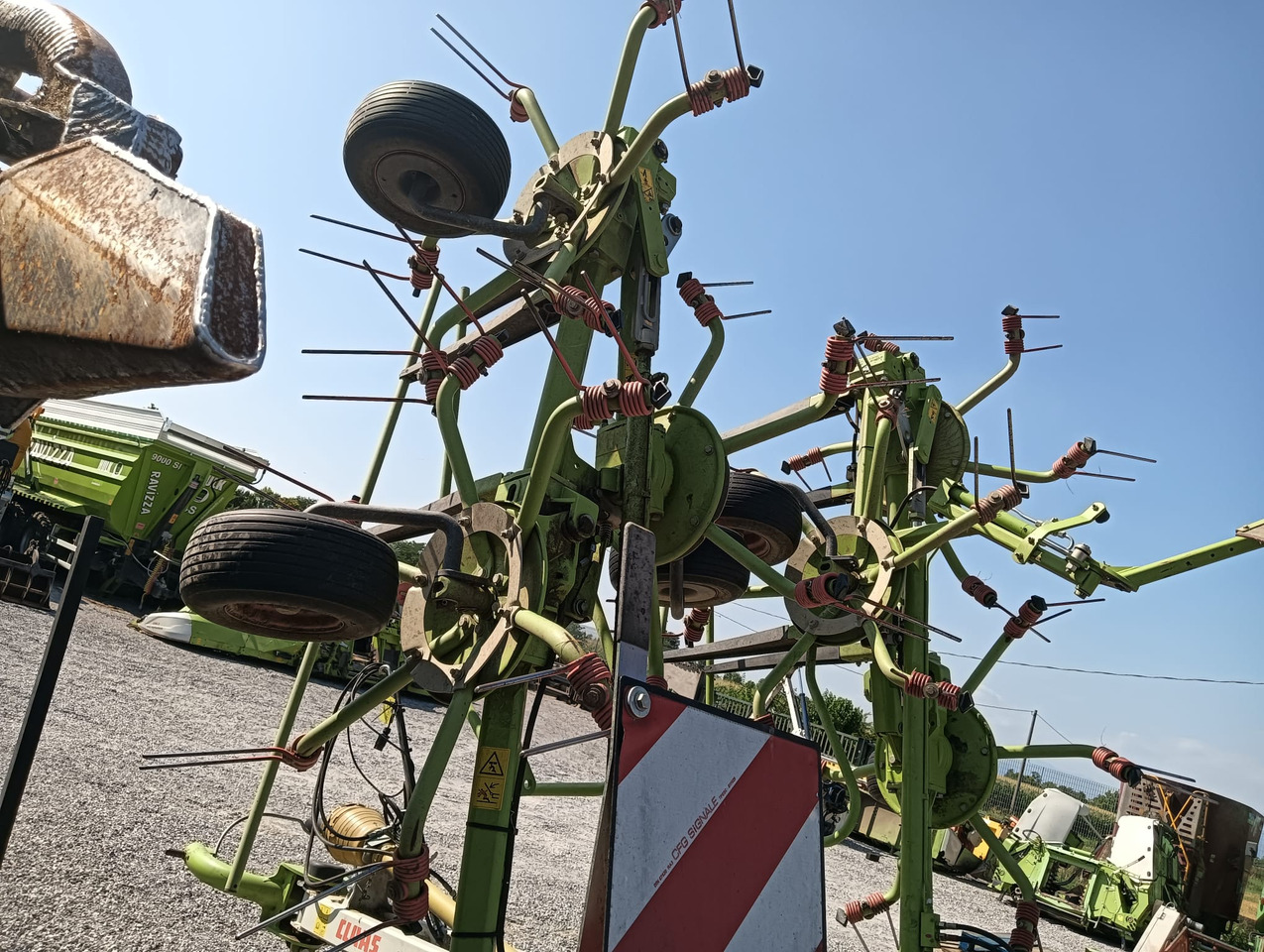 CLAAS VOLTO 900 T - Prevrtač/ Grabuljač: slika 2 CLAAS VOLTO 900 T - Prevrtač/ Grabuljač: slika 2