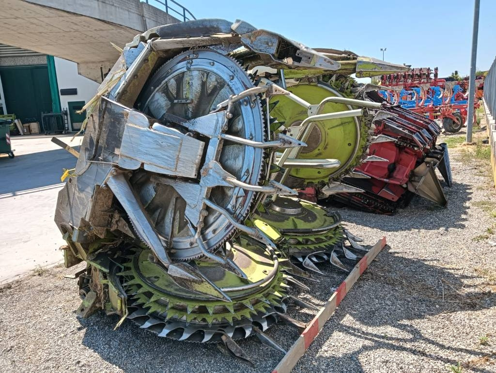 Claas Orbis 600 - Oprema za prevrtanje i razlaganje: slika 1 Claas Orbis 600 - Oprema za prevrtanje i razlaganje: slika 1