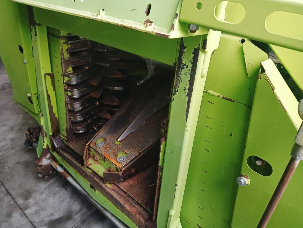 Claas Orbis 750 - Oprema za prevrtanje i razlaganje: slika 5 Claas Orbis 750 - Oprema za prevrtanje i razlaganje: slika 5