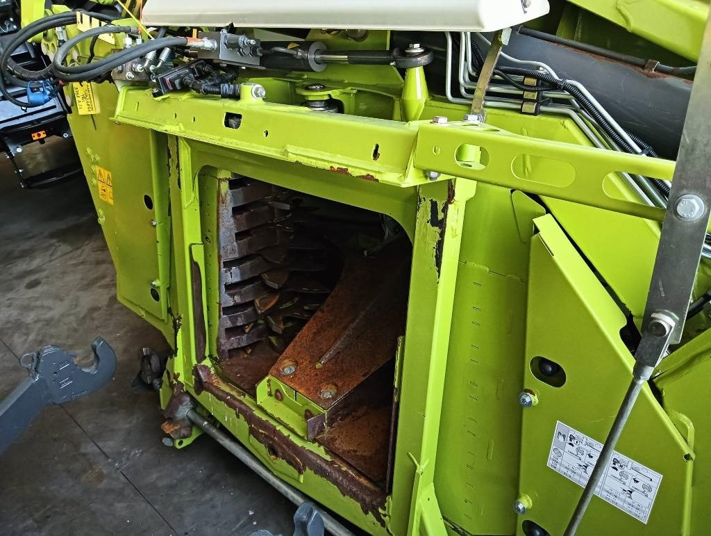Claas Orbis 750 - Oprema za prevrtanje i razlaganje: slika 2 Claas Orbis 750 - Oprema za prevrtanje i razlaganje: slika 2