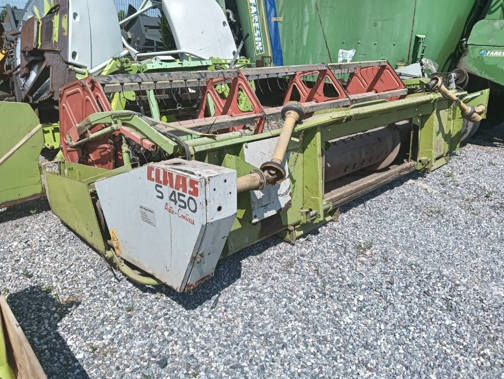 Claas S 450 - Prednji deo kombajna: slika 1 Claas S 450 - Prednji deo kombajna: slika 1