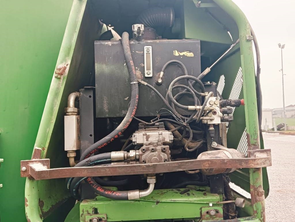 Faresin LEADER 2600 - Prikolica za mešanje stočne hrane: slika 4 Faresin LEADER 2600 - Prikolica za mešanje stočne hrane: slika 4