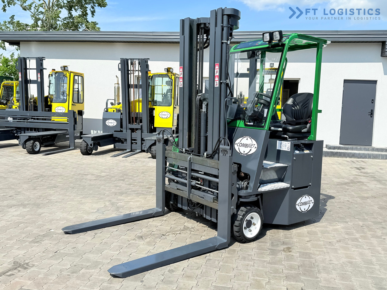 COMBILIFT CB2500 / DIESEL / EXTENDABLE FORKS / TRIPLEX / 5500MM / FREE LIFT / SIDE SHIFT / FORK POSITIONER / LIKE NEW - Viljuškar sa 4 strane: slika 1 COMBILIFT CB2500 / DIESEL / EXTENDABLE FORKS / TRIPLEX / 5500MM / FREE LIFT / SIDE SHIFT / FORK POSITIONER / LIKE NEW - Viljuškar sa 4 strane: slika 1