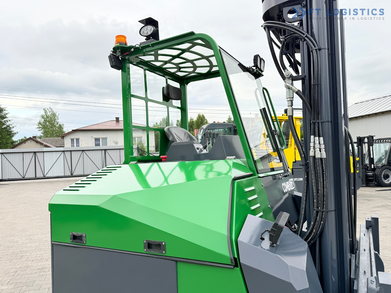 COMBILIFT Combilift CBE4000 / TRIPLEX 5200MM / ELECTRIC / FREE LIFT / FORK POSITIONER / SIDESHIFT / LIKE NEW - Viljuškar sa 4 strane: slika 4 COMBILIFT Combilift CBE4000 / TRIPLEX 5200MM / ELECTRIC / FREE LIFT / FORK POSITIONER / SIDESHIFT / LIKE NEW - Viljuškar sa 4 strane: slika 4