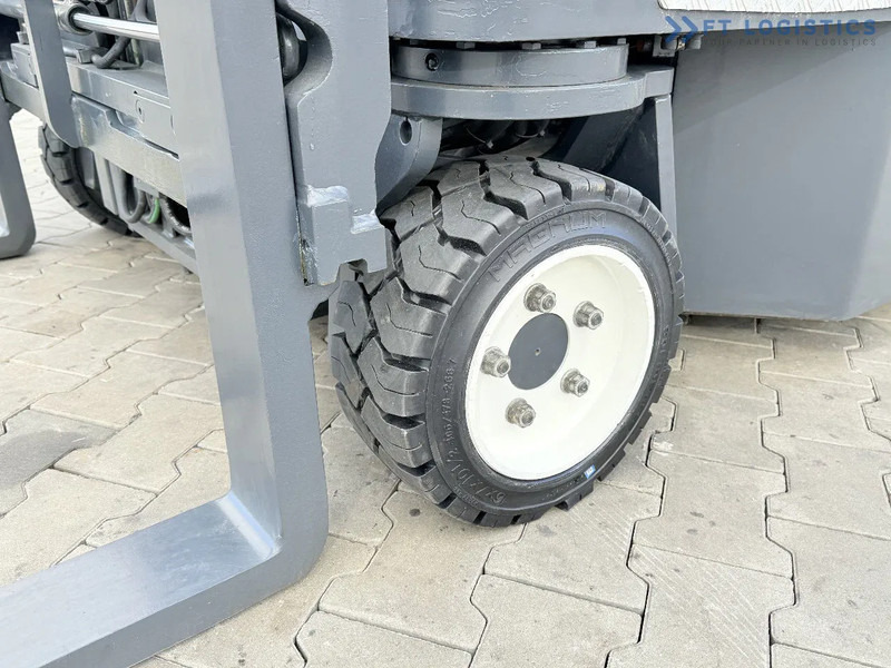 Combilift C3000CB / GAS / TRIPLEX 4900MM / FREE LIFT / FORK POSITIONER / SIDE SHIFT / EXCELLENT CONDITION / Wide range of four-way and sid - Viljuškar sa 4 strane: slika 4 Combilift C3000CB / GAS / TRIPLEX 4900MM / FREE LIFT / FORK POSITIONER / SIDE SHIFT / EXCELLENT CONDITION / Wide range of four-way and sid - Viljuškar sa 4 strane: slika 4