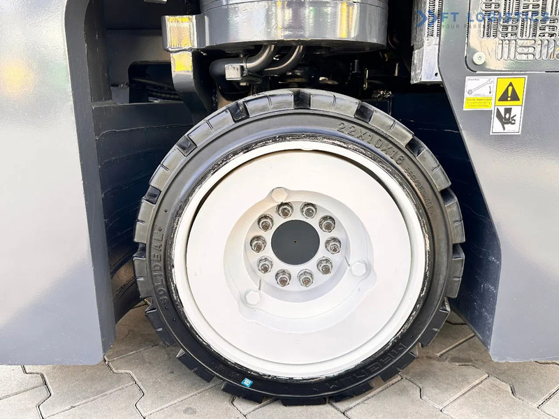 Viljuškar sa 4 strane Combilift C3000CB / LPG / TRIPLEX / 4900MM / FREE LIFT / POSITIONER / LIKE NEW C3000CB / LPG / TRIPLEX / 4900MM / FREE LIFT / POSITIONER /: slika 20 Viljuškar sa 4 strane Combilift C3000CB / LPG / TRIPLEX / 4900MM / FREE LIFT / POSITIONER / LIKE NEW C3000CB / LPG / TRIPLEX / 4900MM / FREE LIFT / POSITIONER /: slika 20