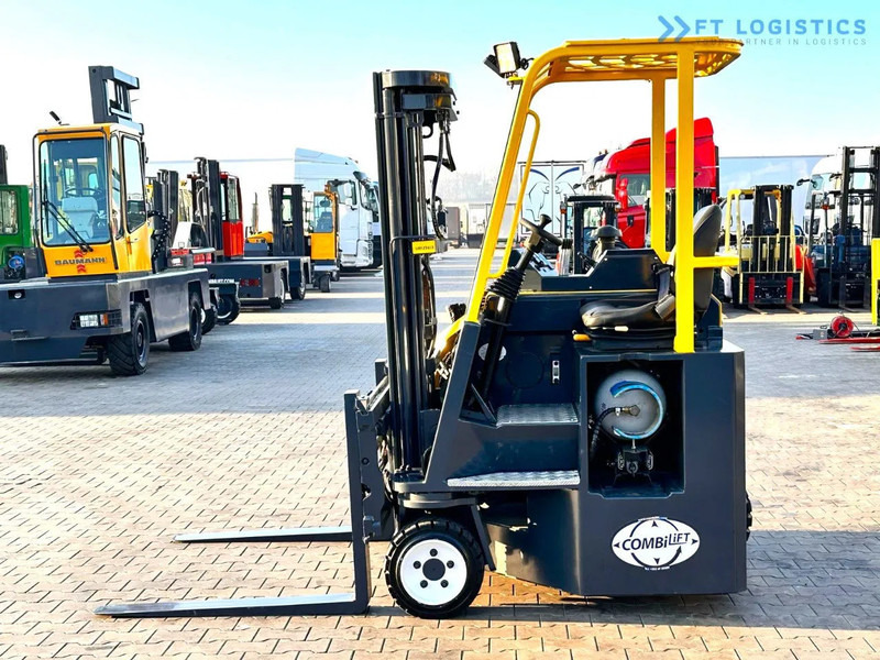 Combilift C3000CB / LPG / TRIPLEX - 4900MM / LPG / FREE LIFT / FORK POSITIONER C3000CB / LPG / TRIPLEX - 4900MM / LPG / FREE LIFT / FORK P - Viljuškar sa 4 strane: slika 2 Combilift C3000CB / LPG / TRIPLEX - 4900MM / LPG / FREE LIFT / FORK POSITIONER C3000CB / LPG / TRIPLEX - 4900MM / LPG / FREE LIFT / FORK P - Viljuškar sa 4 strane: slika 2