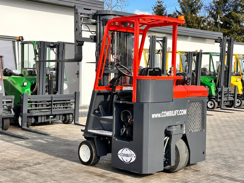 Combilift C3000CB / LPG / TRIPLEX / 5500MM / FREE LIFT / FORK SHIFT / POSITIONER C3000CB / LPG / TRIPLEX / 5500MM / FREE LIFT / FORK SHIFT - Viljuškar sa 4 strane: slika 3 Combilift C3000CB / LPG / TRIPLEX / 5500MM / FREE LIFT / FORK SHIFT / POSITIONER C3000CB / LPG / TRIPLEX / 5500MM / FREE LIFT / FORK SHIFT - Viljuškar sa 4 strane: slika 3